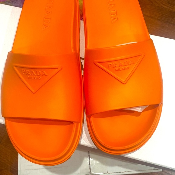 Prada 🧡 - Picture 4 of 8